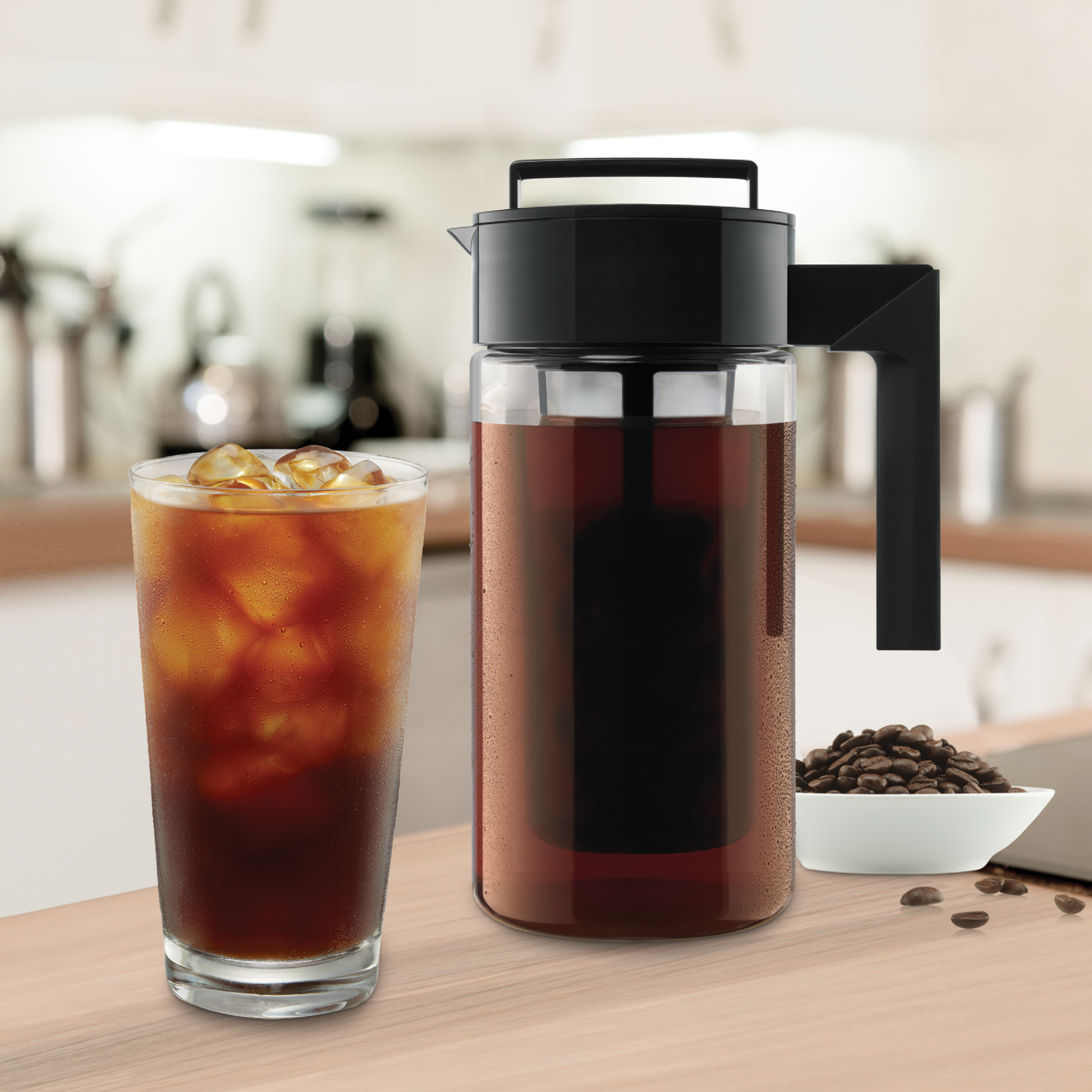 cold-brew-coffee-maker-o6 10310-ColdBrewCoffeeMaker-1qt-lifestyle2.png