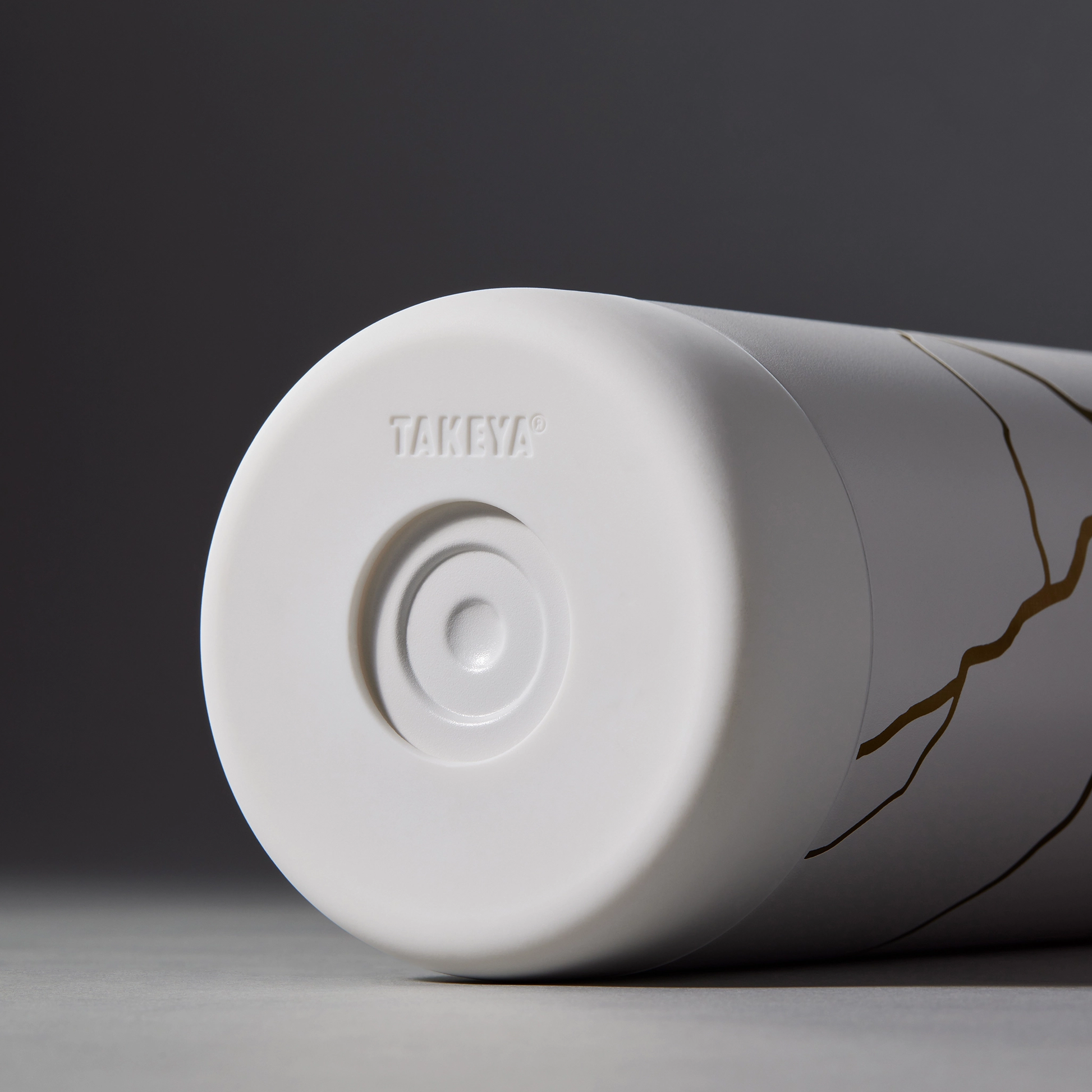 kintsugi-water-bottle-with-straw-lid-p5 51389-TK_HO25_Kintsugi_Takeya9255.png