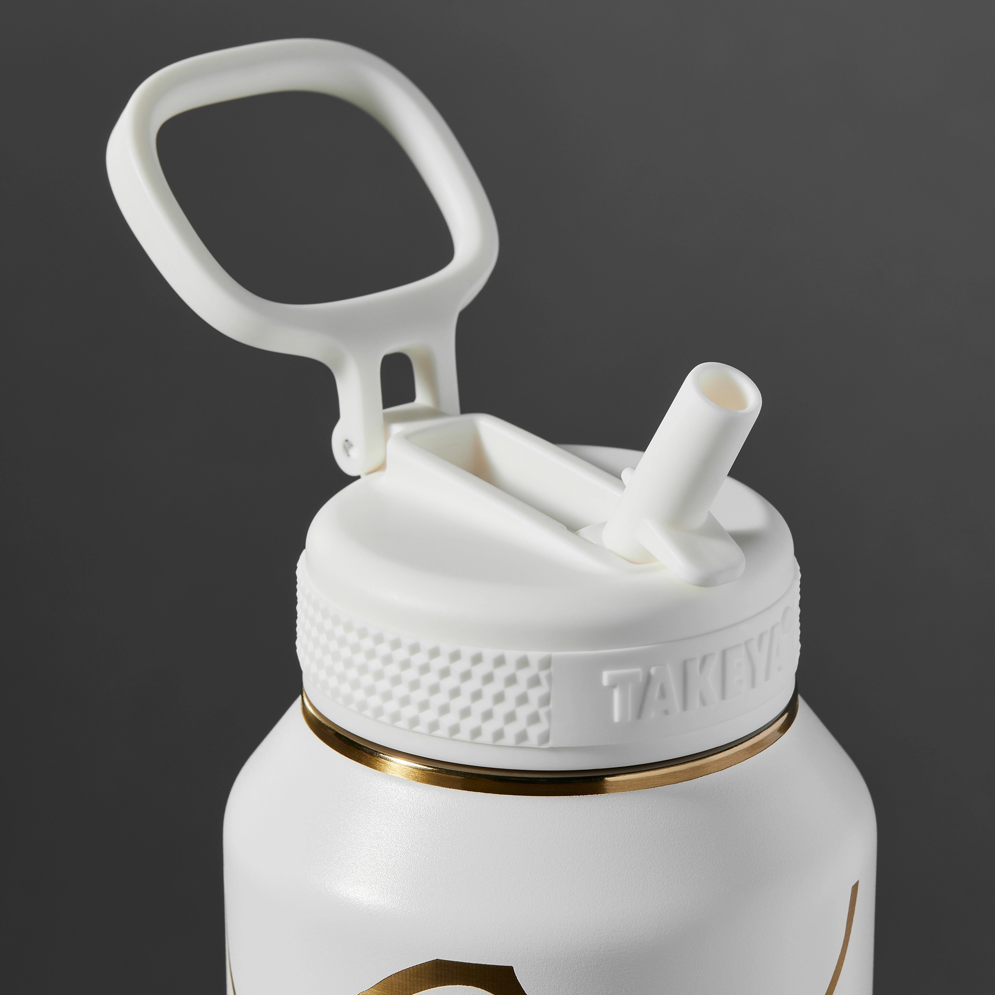 kintsugi-water-bottle-with-straw-lid-p5 51389-TK_HO25_Kintsugi_Takeya9271.png