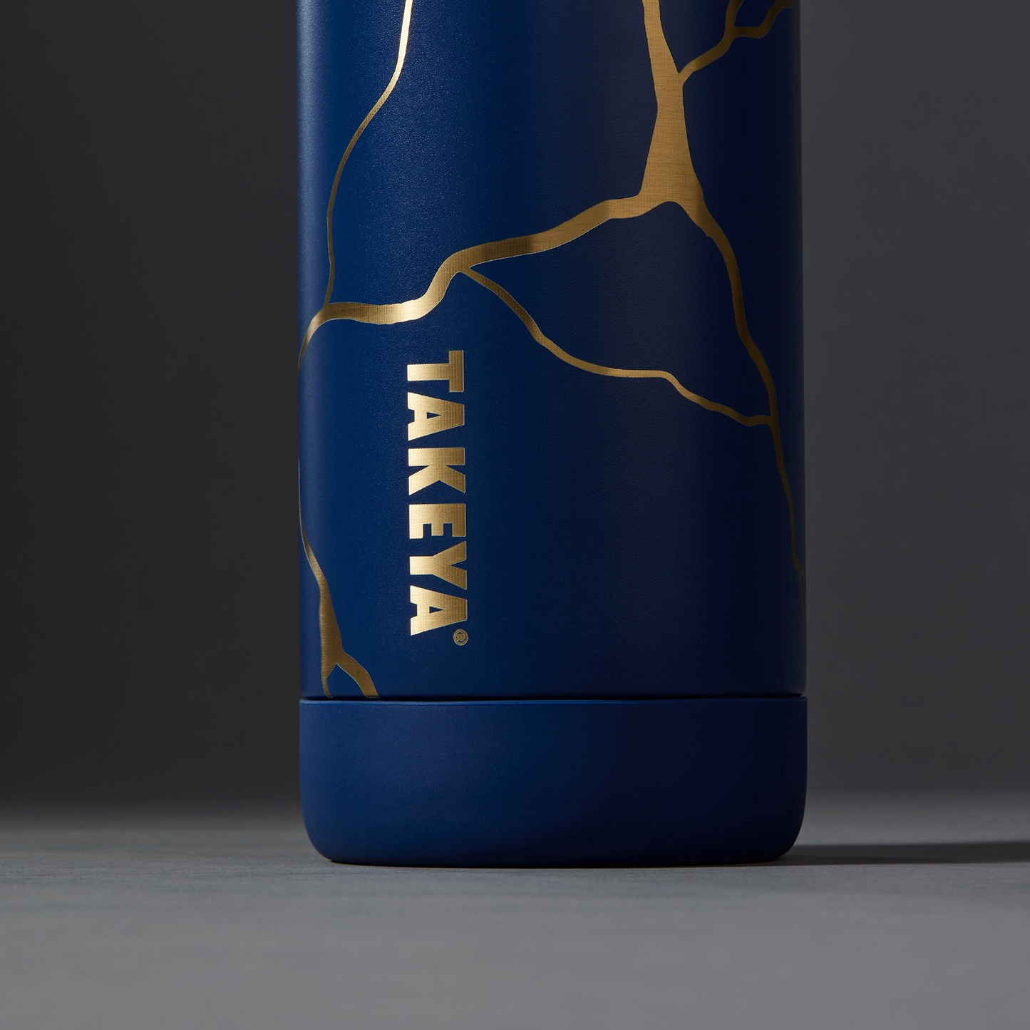 kintsugi-water-bottle-with-spout-lid-o8 51390-TK_HO25_Kintsugi_Takeya9241_Crop.png